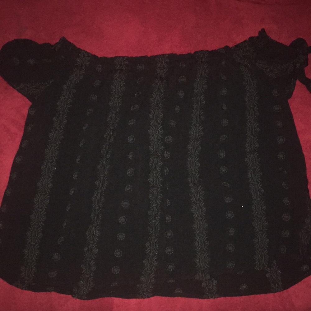 Black Sleeveless Crop!